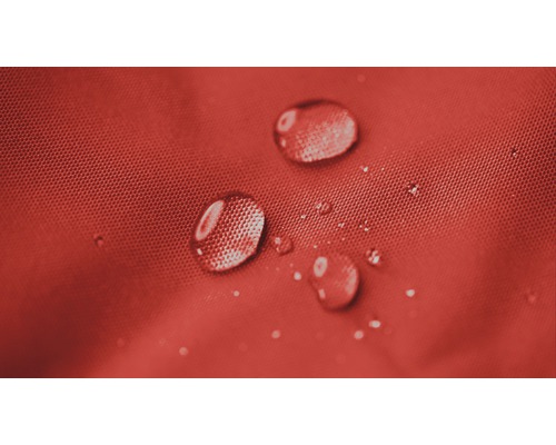 Nahaufnahme von Wassertropfen auf wasserabweisendem Stoff
