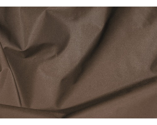 Nahaufnahme von braunem Stoff mit Falten