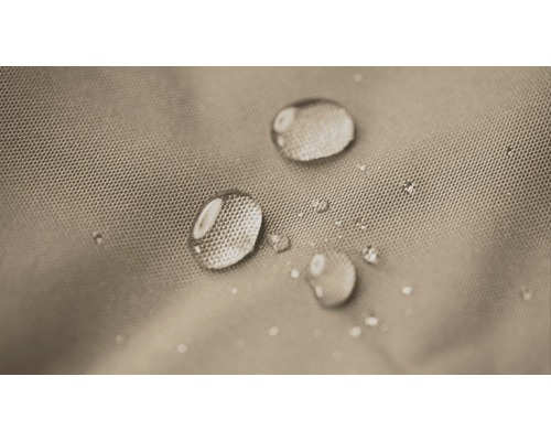 Nahaufnahme von Wassertropfen auf wasserabweisendem Gewebe
