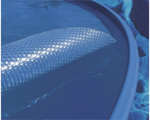 Abdeckung mit Luftpolsterfolie im Pool