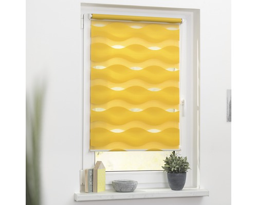 Gelbes Doppelrollo mit Wellenmuster am Fenster