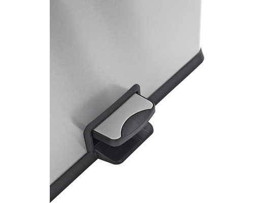 Detailansicht des Tretpedals eines Abfalleimers