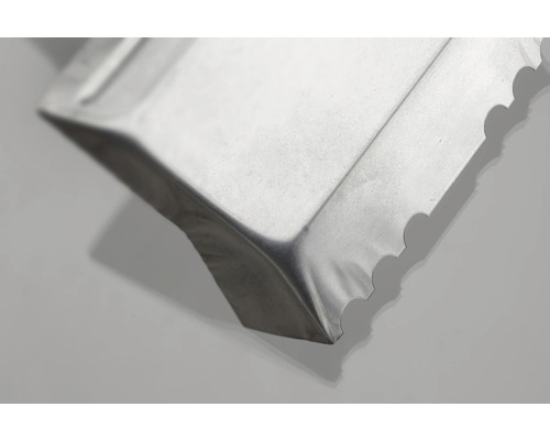 Edelstahlspachtel mit gezackter Kante, Nahaufnahme