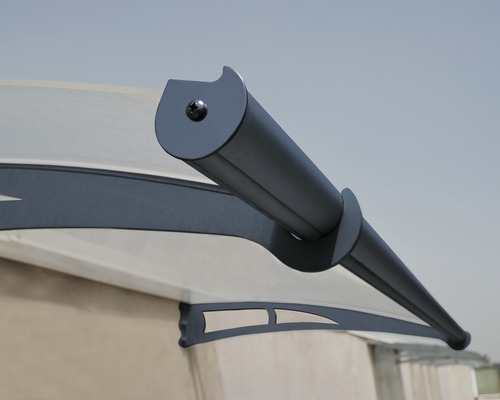 Detailansicht einer grauen Terrassenüberdachung