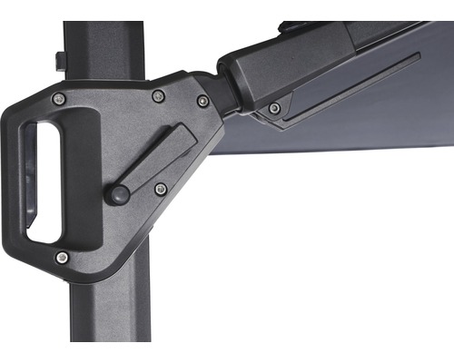 Detailaufnahme eines Sonnenschirms mit Handkurbel zur einfachen Bedienung