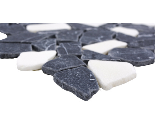 Mosaikfliese aus Naturstein, graue und weiße Kiesel