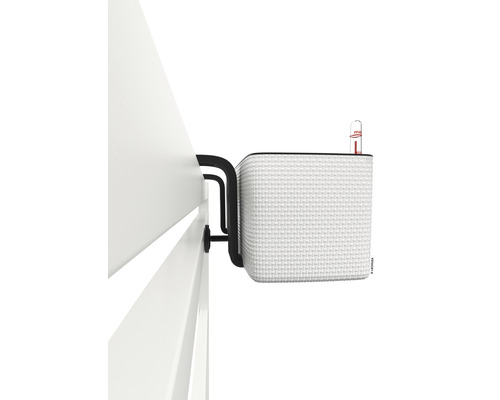 Weißer Blumenkasten zur Befestigung am Geländer