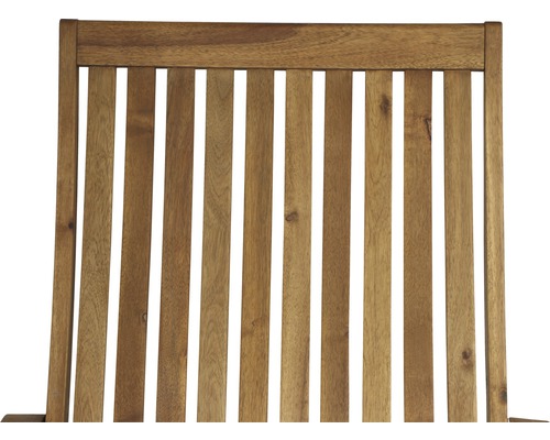 Detailansicht einer Holzgartenstuhl-Lehne
