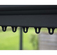 Detailaufnahme eines Beschlags zur Befestigung eines Sonnensegels