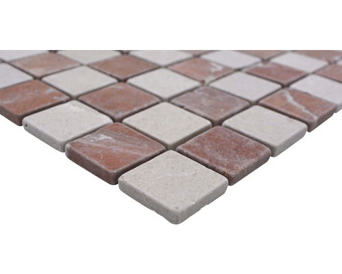 Mosaikfliesen aus Naturstein im Format 30 mal 30 Zentimeter