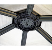 Detailaufnahme der Dachkonstruktion eines Pavillons mit Lüftungselement