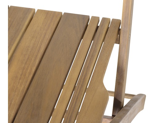 Detailansicht einer Gartenliege aus Holz