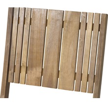 Detailansicht einer Holzgartenstuhl-Rückenlehne