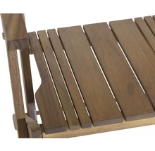 Detailansicht eines Gartenstuhls aus Holz