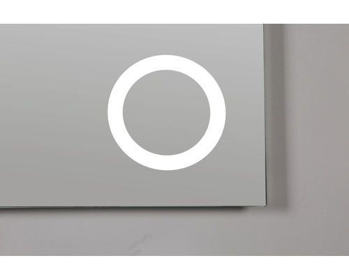 Detailansicht eines Spiegels mit LED Beleuchtung