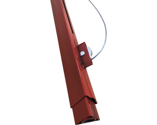 Detailansicht eines roten Montageständers mit Seilzug