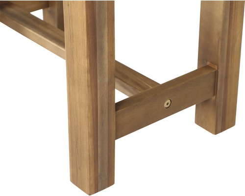 Detailansicht eines Holzmöbelstücks, das die Beinverbindung zeigt