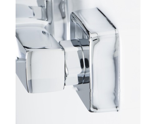 Detailaufnahme einer Armatur aus Metall