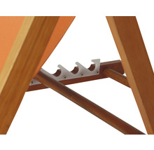 Detailansicht eines Holzliegenrahmens mit Verstellmechanismus