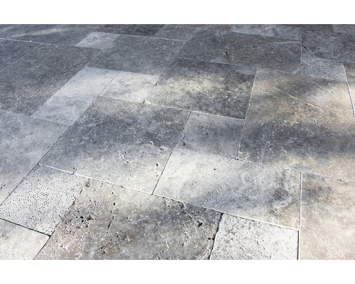 Bodenbelag aus Natursteinfliesen