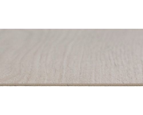 Nahaufnahme einer Vinylbodenplatte mit Holzoptik