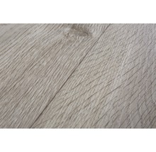Nahaufnahme eines Laminatbodens mit Holzstruktur