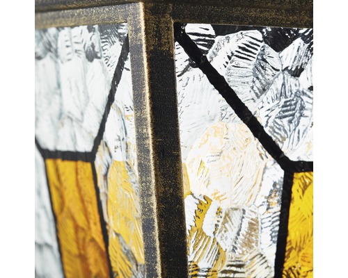Detailaufnahme einer Außenleuchte mit strukturiertem Glas