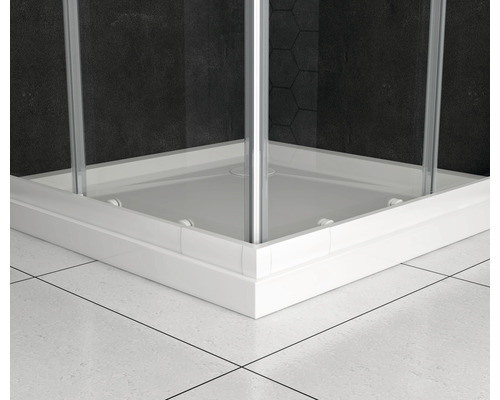 Dusche mit flacher Duschwanne und Eckeinstieg