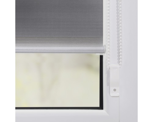 Fensterrollo am Fenster mit Kettenzug