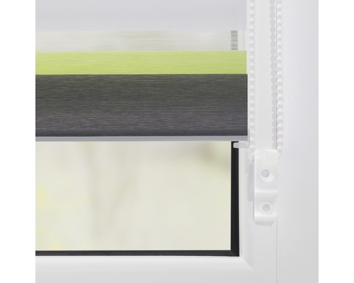 Doppelrollo am Fenster mit Kettenzug