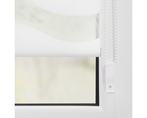 Detailansicht eines Duo-Rollos am Fenster