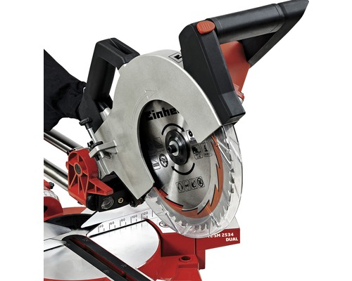 Einhell Kappsäge mit Sägeblatt im Detail