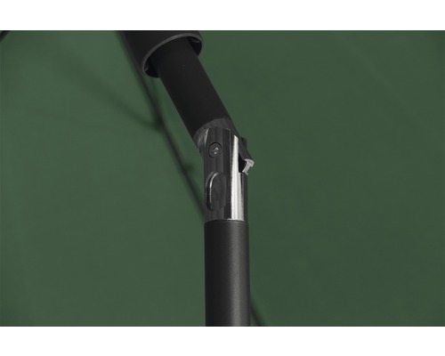 Detailaufnahme des Neigungsmechanismus eines Sonnenschirms.