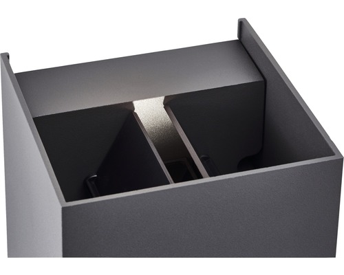 Nahaufnahme einer anthrazitfarbenen Außenwandleuchte