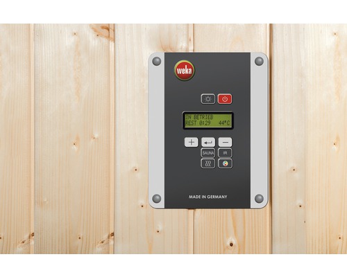 Weka Logo, digitales Steuergerät für Sauna an Holzwand montiert