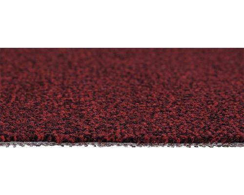 Detailansicht eines roten Teppichbodens