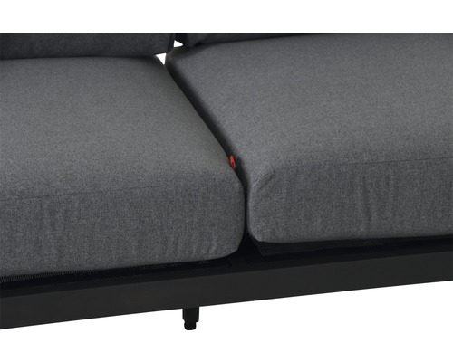 Nahaufnahme eines grauen Gartensofas mit Untergestell