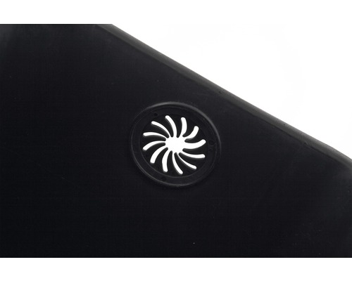 Detailaufnahme eines Entlüftungslochs in einem schwarzen Kunststoffprodukt