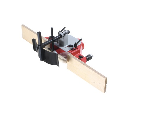 Dübelmeister mit Holzwerkstück