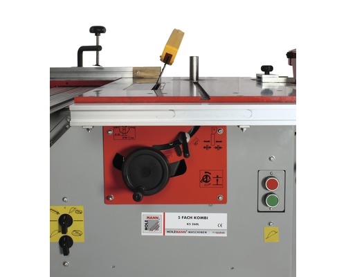 Detailansicht einer Holzbearbeitungsmaschine mit Sägeblatt und Bedienelementen.