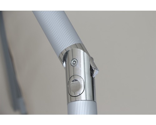 Detailansicht des Verbindungsstücks eines Sonnenschirms