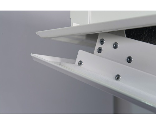 Detailansicht einer weißen Fensterbank mit Schrauben