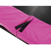Detailaufnahme einer Trampolin-Abdeckung mit Klettverschluss
