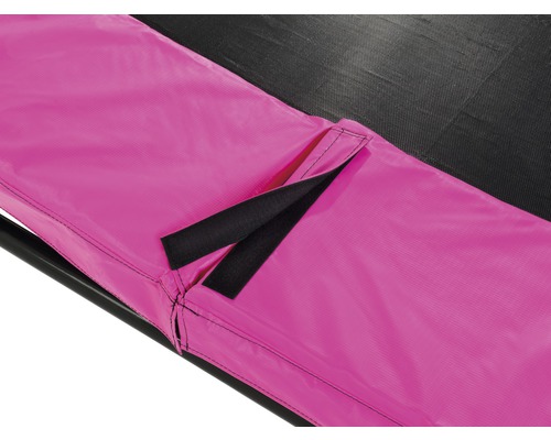 Detailaufnahme einer Trampolin-Abdeckung mit Klettverschluss