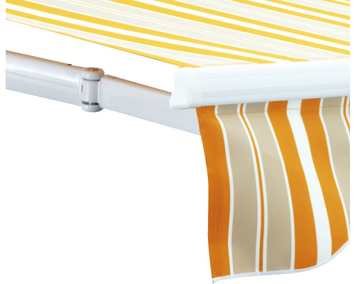 Detailansicht einer Markise mit Streifenmuster