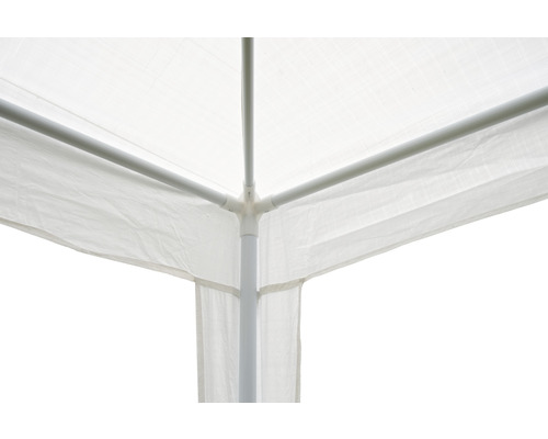 Detailansicht eines Partyzeltes mit Stahlrahmen und Stoffdach