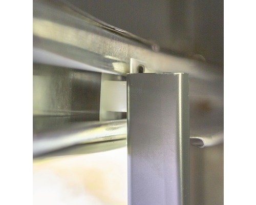 Detailansicht einer Eckverbindung mit Verbindungselementen.