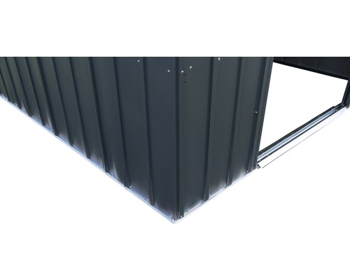 Detailansicht eines Gerätehauses aus Metall