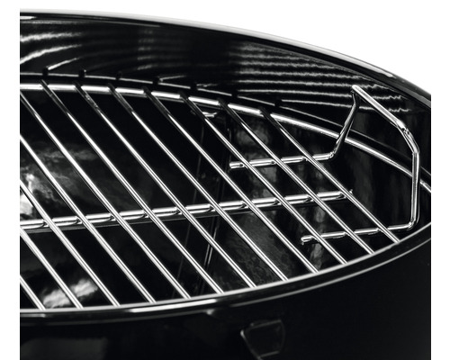 Grillrost aus Metall im Kugelgrill