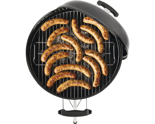 Rundgrill mit Rost und darauf gegrillten Würsten.
